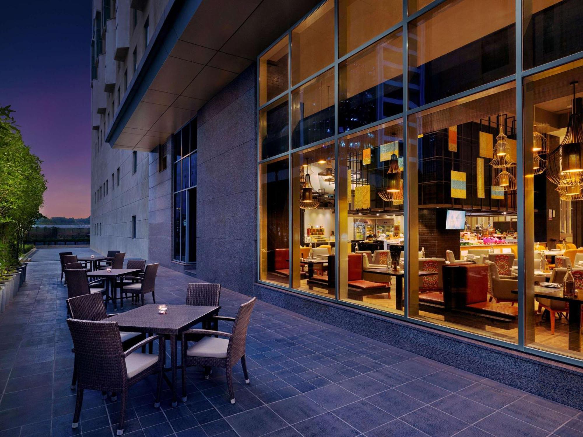 Grand Mercure Ahmedabad Gift City - An Accor Hotels Brand Gandhinagar Dış mekan fotoğraf