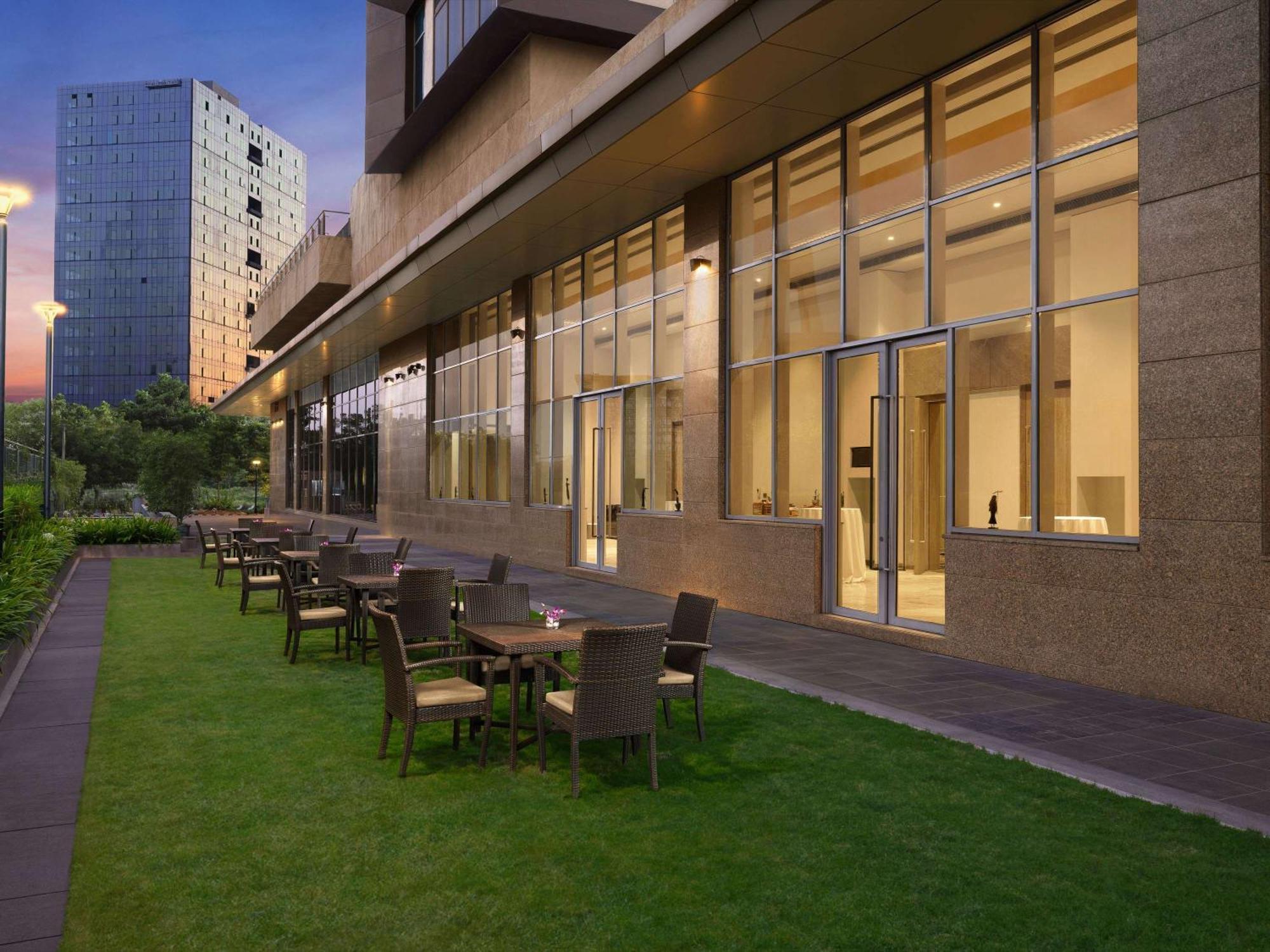 Grand Mercure Ahmedabad Gift City - An Accor Hotels Brand Gandhinagar Dış mekan fotoğraf